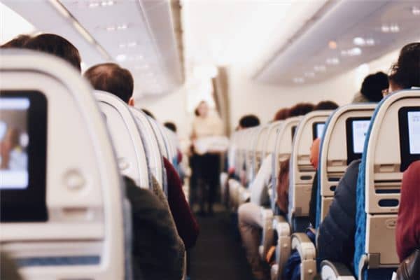 梦见坐飞机是什么预兆 梦见坐飞机是什么预兆