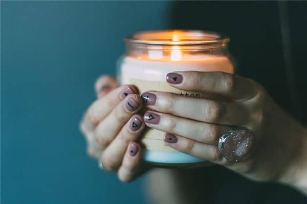 梦见掉指甲是什么意思 梦见掉指甲是什么意思