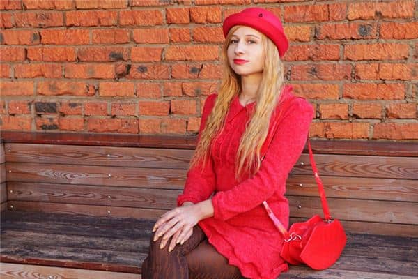 梦见红裙子是什么意思 梦见红裙子是什么意思