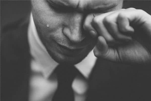 梦见流眼泪是什么意思 梦见流眼泪是什么意思