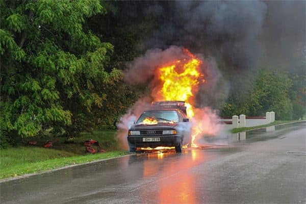 梦见车爆炸是什么预兆 梦见车爆炸是什么预兆