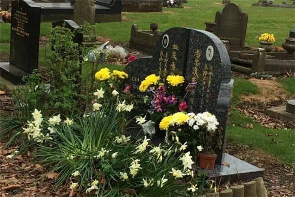 梦见逝去的人是什么意思 梦见逝去的人是什么意思