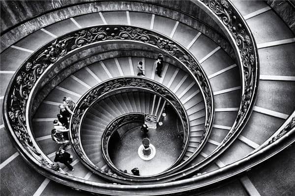 梦见走楼梯是什么意思