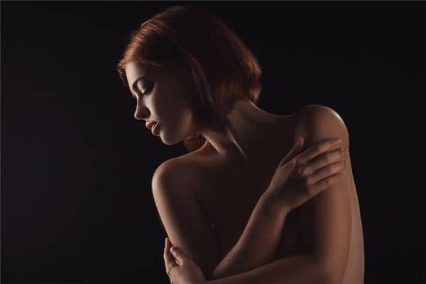 梦见光膀子是什么意思 梦见光膀子是什么意思