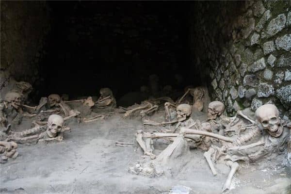 梦见砸死人是什么意思 梦见砸死人是什么意思