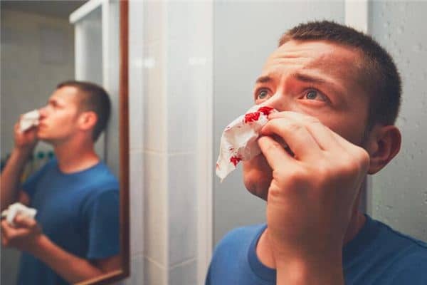 梦见留鼻血是什么意思 梦见留鼻血是什么意思