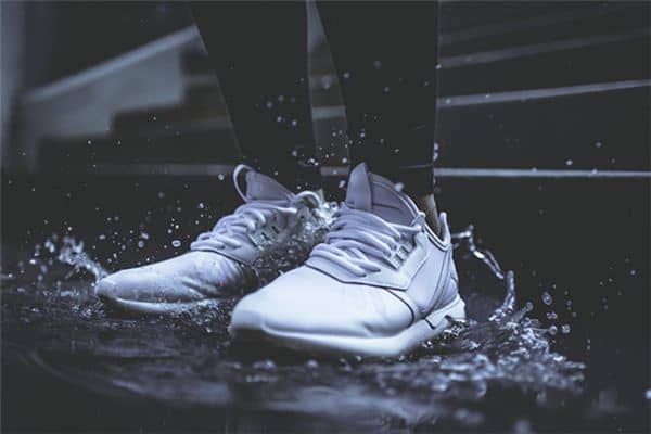 梦见穿白鞋是什么预兆 梦见穿白鞋是什么预兆