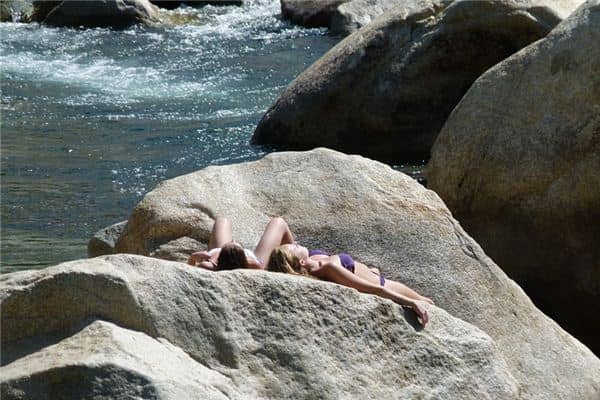 梦见晒太阳是什么意思 梦见晒太阳是什么意思