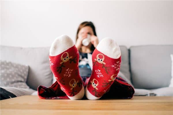 梦见红袜子是什么意思 梦见红袜子是什么意思