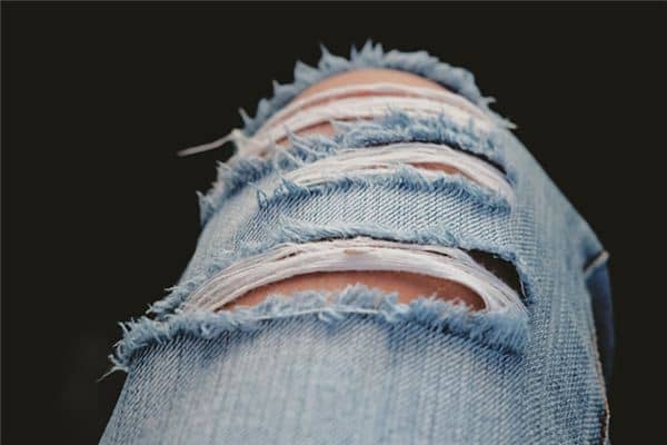 梦见破衣服是什么意思 梦见破衣服是什么意思