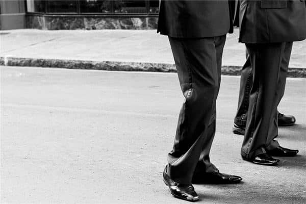 梦见黑裤子是什么意思 梦见黑裤子是什么意思