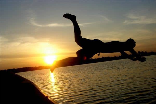 梦见自己落水是什么意思 梦见自己落水是什么意思