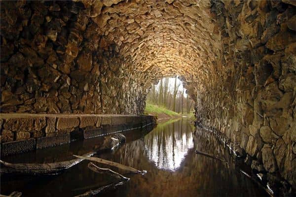 梦见下水道是什么预兆 梦见下水道是什么预兆