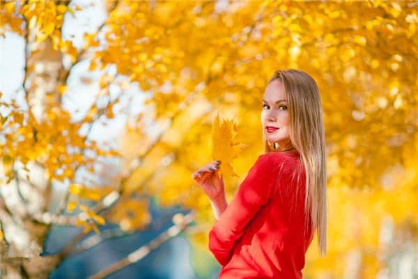 梦见红衣女人是什么意思 梦见红衣女人是什么意思