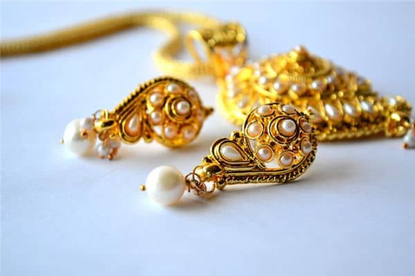 梦见金耳环是什么预兆 梦见金耳环是什么预兆