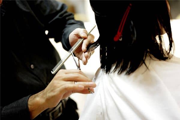 梦见头发被剪是什么预兆 梦见头发被剪是什么预兆