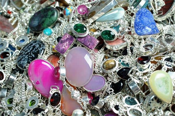 梦见捡首饰是什么意思 梦见捡首饰是什么意思