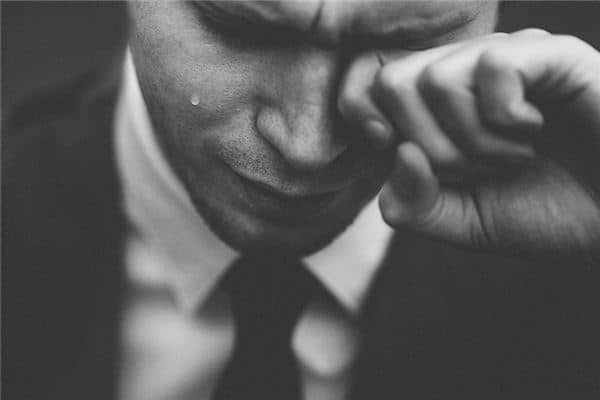 梦见爸爸哭是什么意思 梦见爸爸哭是什么意思