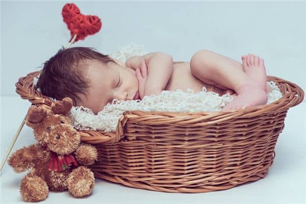 梦见哄小孩是什么意思 梦见哄小孩是什么意思