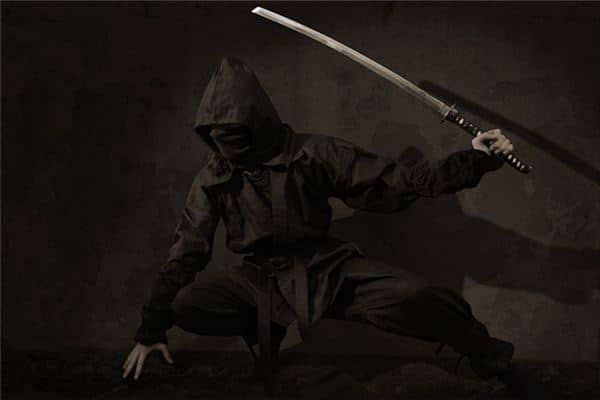 梦见被刀刺是什么意思 梦见被刀刺是什么意思