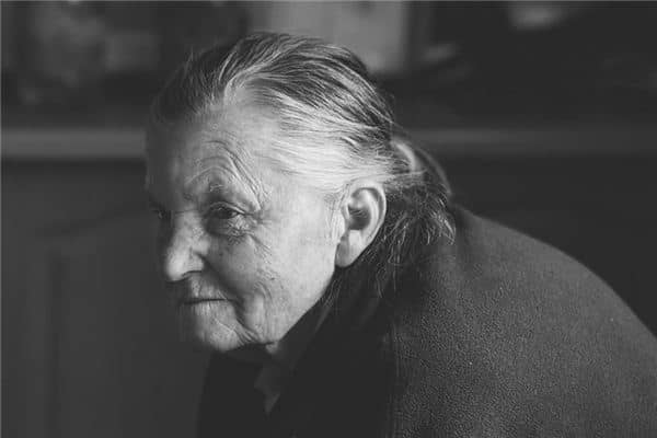 做梦梦到过世的奶奶 做梦梦到过世的奶奶