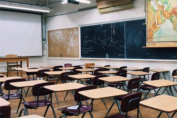 梦见在学校是什么意思 梦见在学校是什么意思