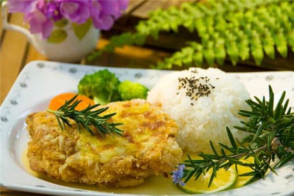 梦见去吃饭是什么意思 梦见去吃饭是什么意思