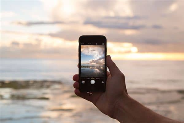 梦见摔手机是什么意思 梦见摔手机是什么意思