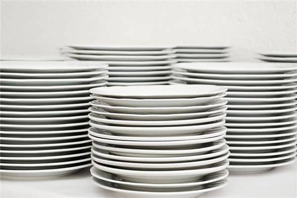 梦见洗盘子是什么意思 梦见洗盘子是什么意思