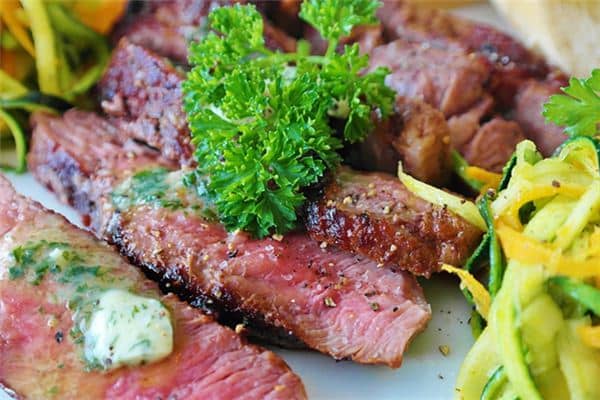 梦见自己吃肉是什么意思 梦见自己吃肉是什么意思