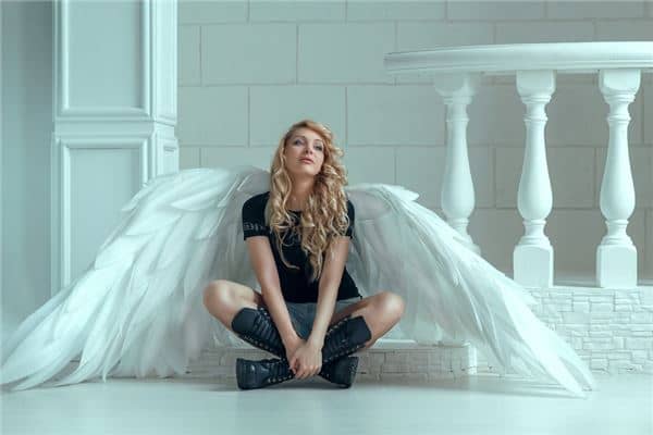 梦见前任女友是什么意思 梦见前任女友是什么意思