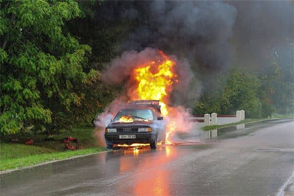 梦见亲人车祸是什么意思 梦见亲人车祸是什么意思