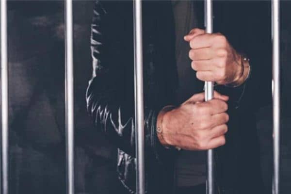 梦见被关起来是什么预兆 梦见被关起来是什么预兆