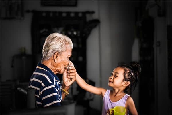 梦见姥爷打我是什么意思 梦见姥爷打我是什么意思