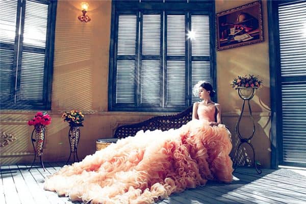 梦见漂亮衣服是什么意思 梦见漂亮衣服是什么意思