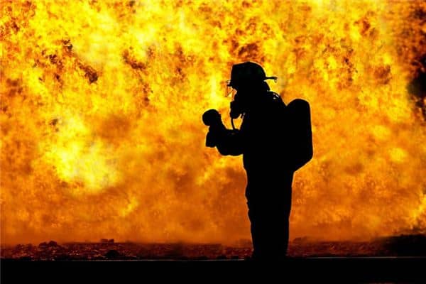 梦见救火把火扑灭 梦见救火把火扑灭