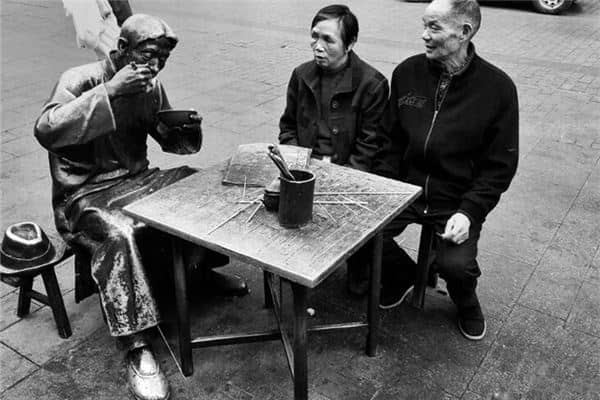 梦见别人吃饭我看着 梦见别人吃饭我看着