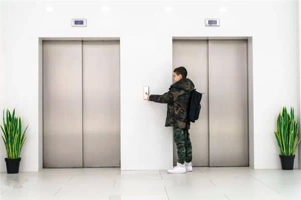 梦见坐电梯上上下下 梦见坐电梯上上下下