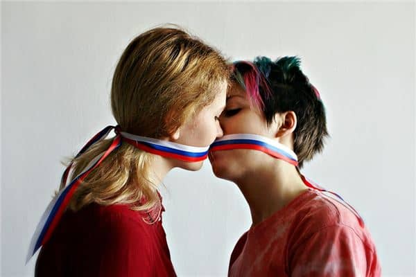 梦见同性恋者是什么意思 梦见同性恋者是什么意思