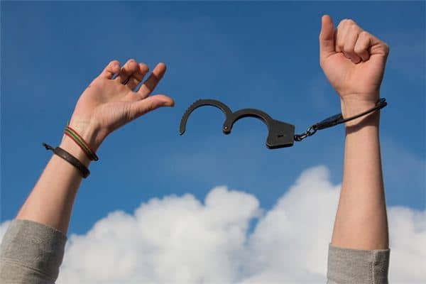 梦见犯人出狱是什么意思 梦见犯人出狱是什么意思