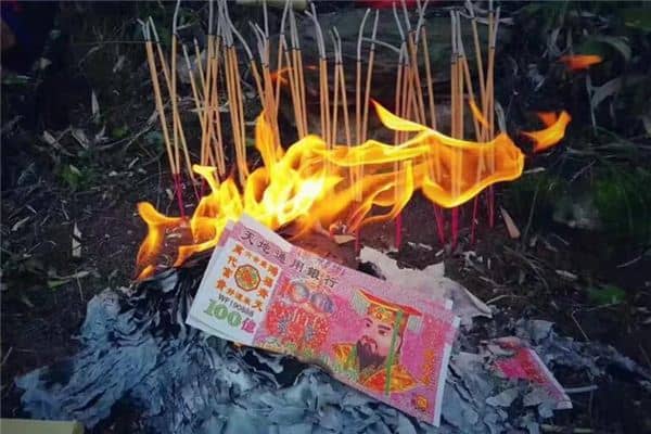 梦见给死人烧纸 梦见给死人烧纸