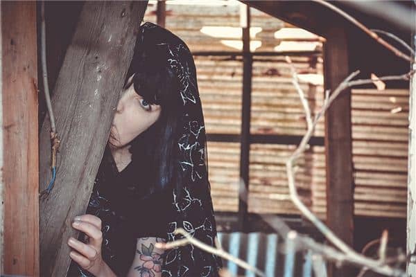 梦见躲着前夫是什么意思 梦见躲着前夫是什么意思