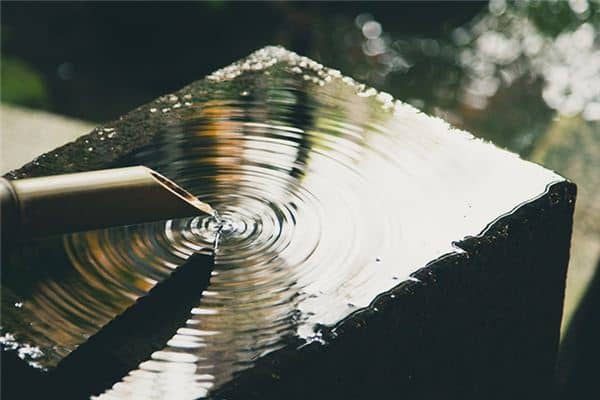 梦见水池水满是什么意思 梦见水池水满是什么意思