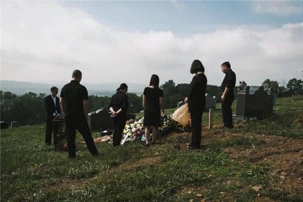 梦见祭拜死人是什么意思 梦见祭拜死人是什么意思