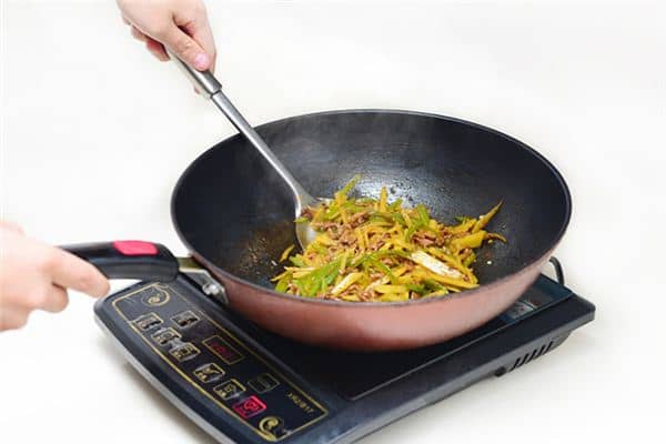 梦见炒菜给别人吃 梦见炒菜给别人吃