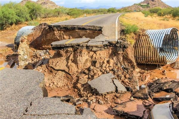 梦见地面塌陷是什么意思 梦见地面塌陷是什么意思