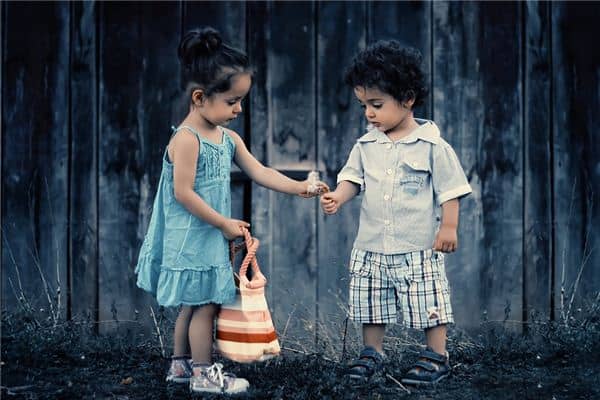 梦见男孩女孩是什么意思 梦见男孩女孩是什么意思