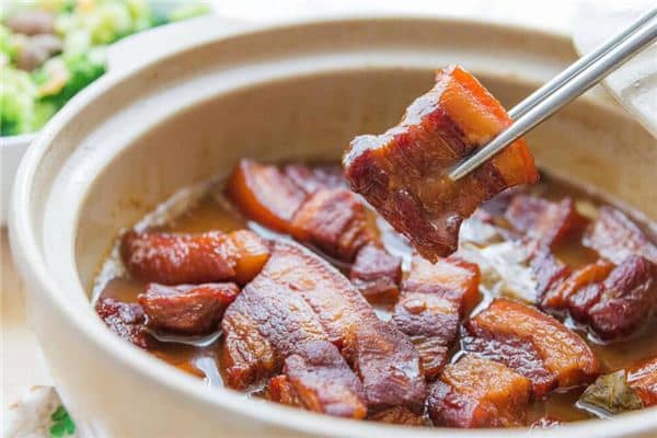 梦见吃红烧肉是什么预兆 梦见吃红烧肉是什么预兆