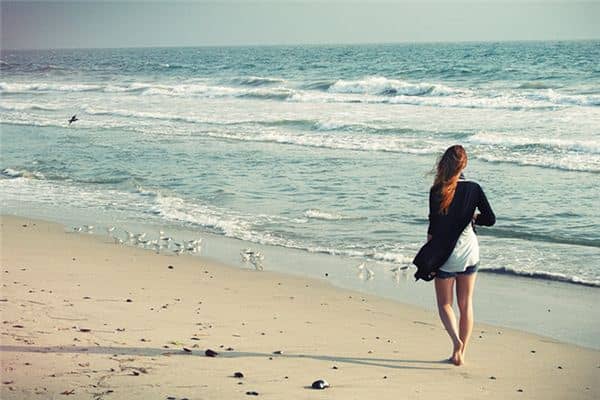 梦见在水边走是什么意思 梦见在水边走是什么意思