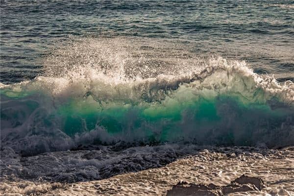 梦见大海退潮是什么意思 梦见大海退潮是什么意思